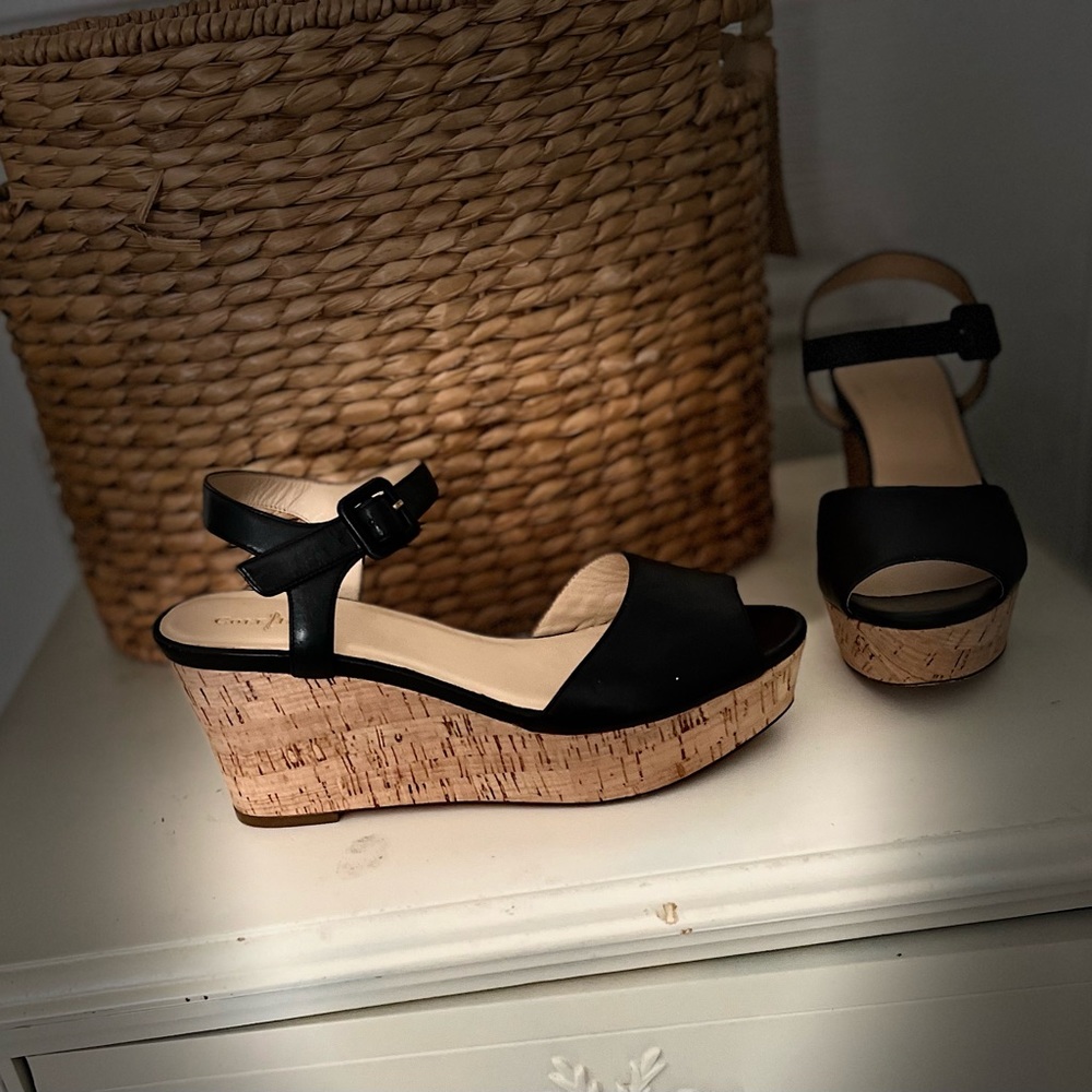 COLE HAAN leather Black ankle strap open toe wedge heel.   Sz 8 b